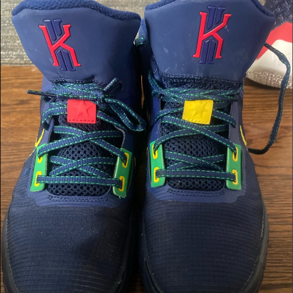 Nike Kyrie basketball sneakers Mens size 9.5